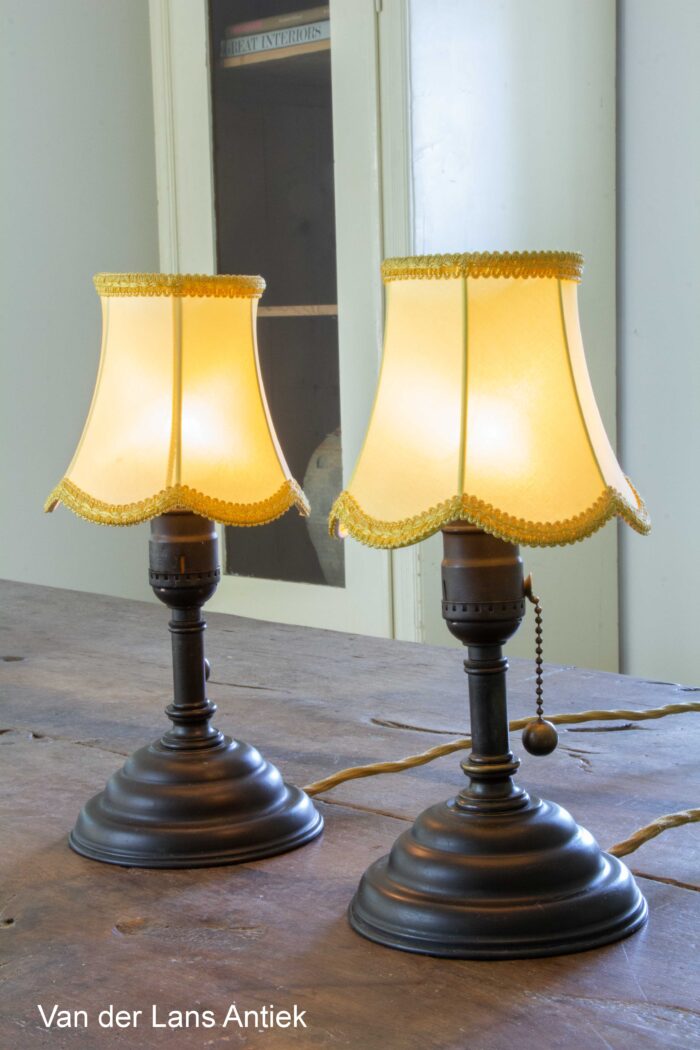 Twee tafellampen, two table lamps, zwei Tischlampen